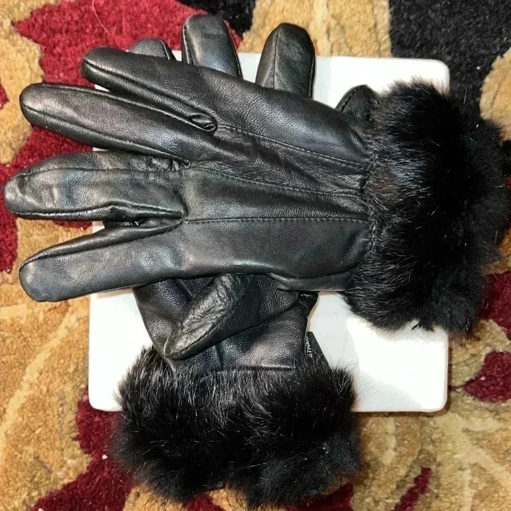 Women’s Black Leather Gloves with Black Rabbit Fur at Wrists Thermal Insulation